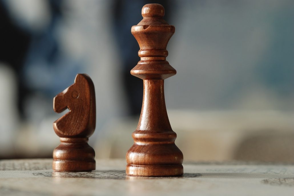 ▷ The Chess Piece and the chessboard. An Introduction