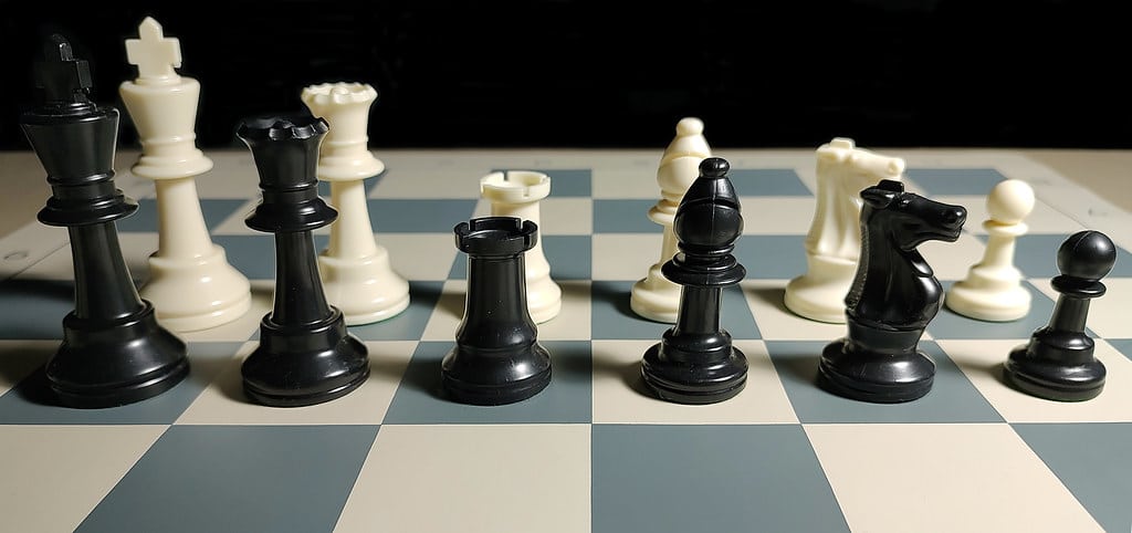 ▷ Name of the chess pieces and their moves