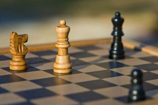 What makes a Staunton chess set?